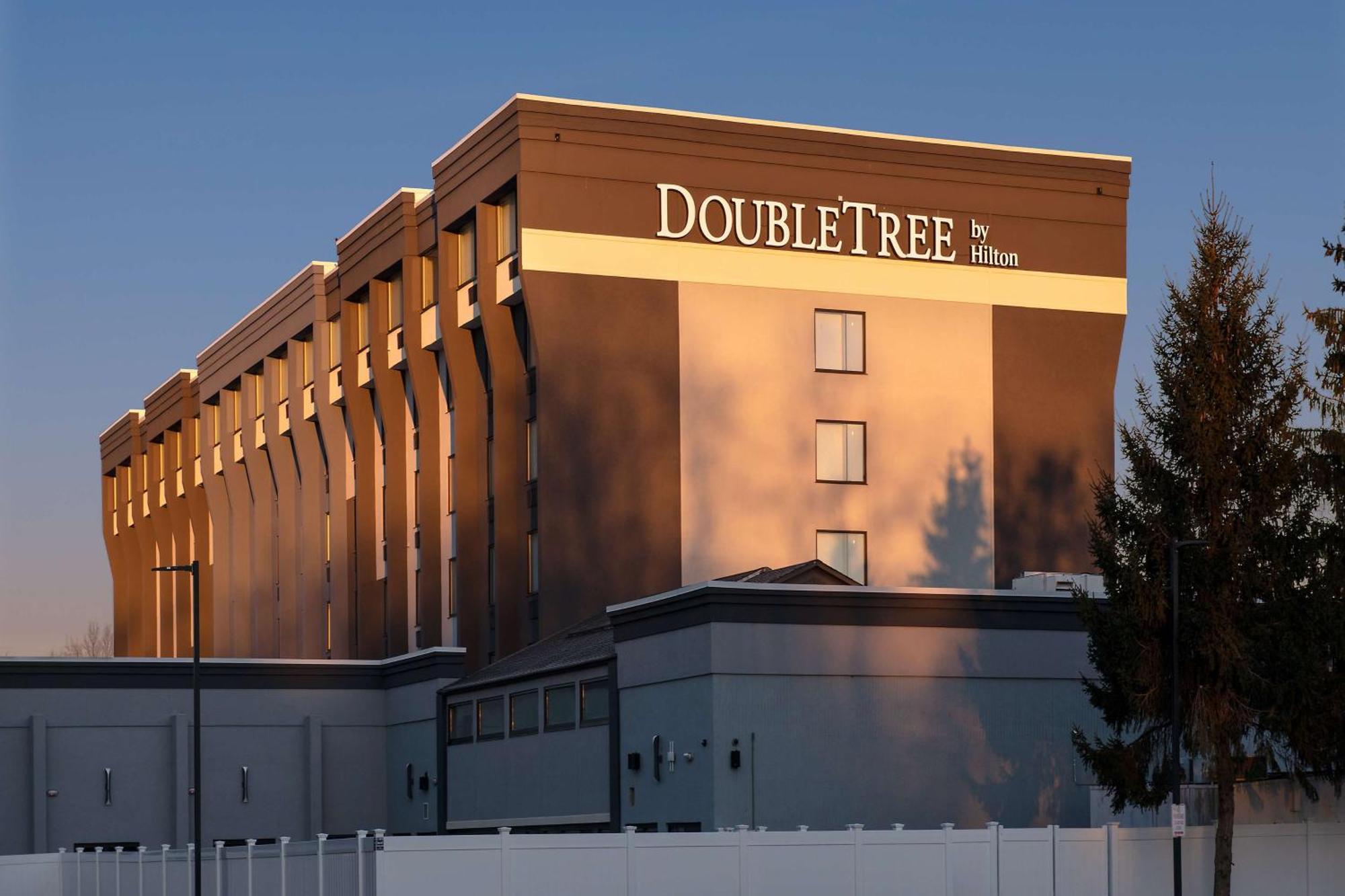 Doubletree By Hilton Monroe Township Cranbury Hotel Rossmoor Bagian luar foto