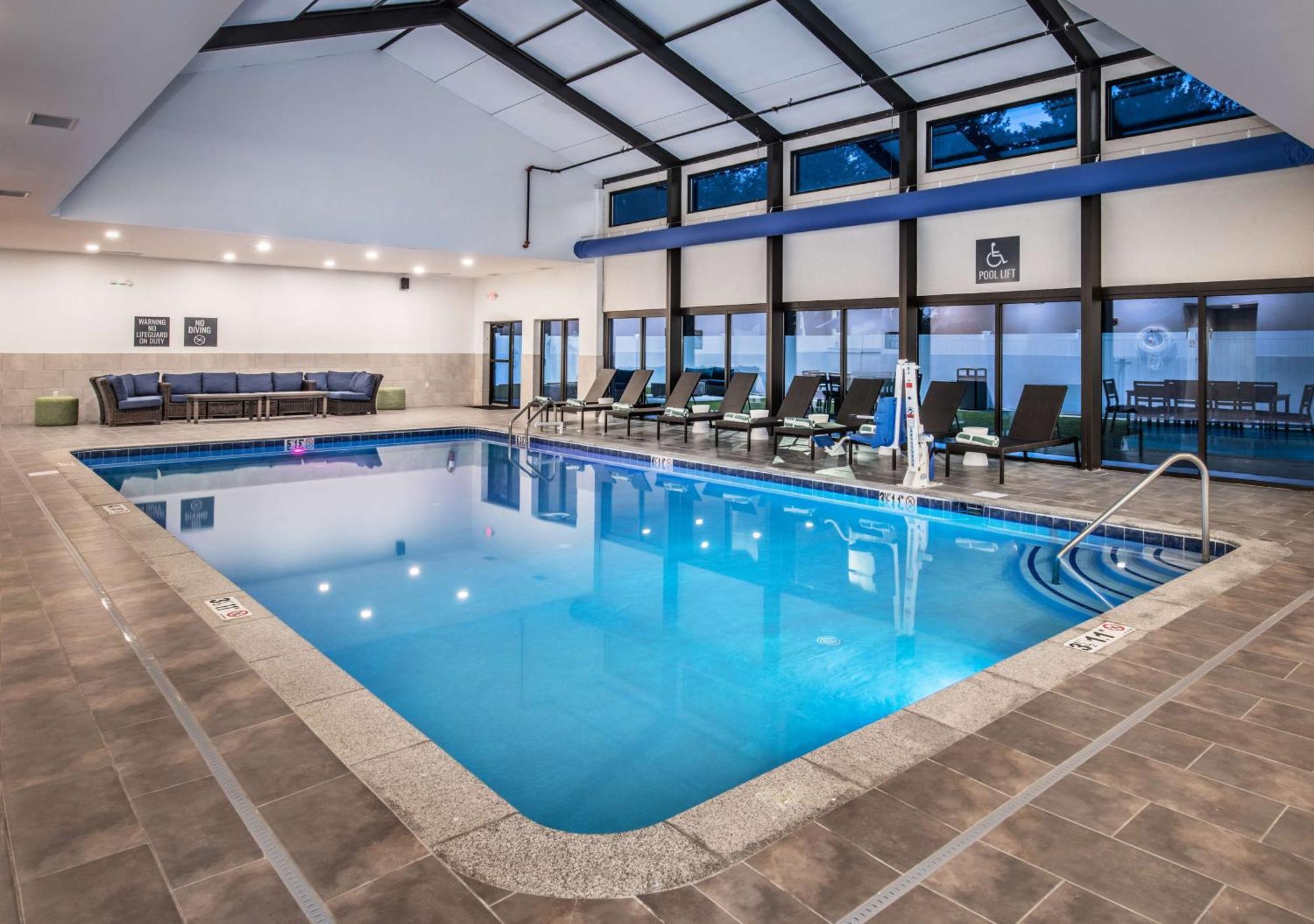 Doubletree By Hilton Monroe Township Cranbury Hotel Rossmoor Bagian luar foto